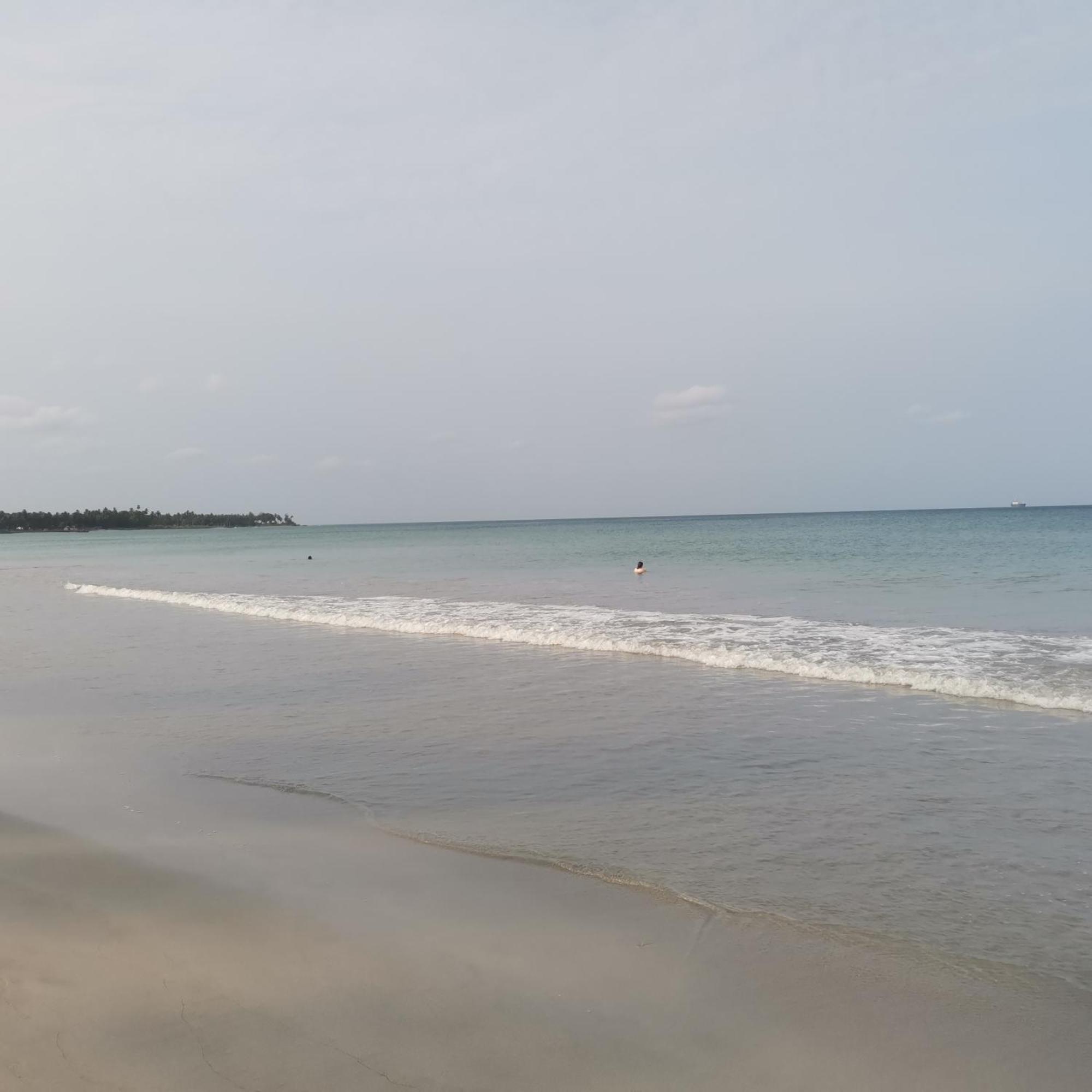 Surf Reef Beach Trincomalee Exterior photo