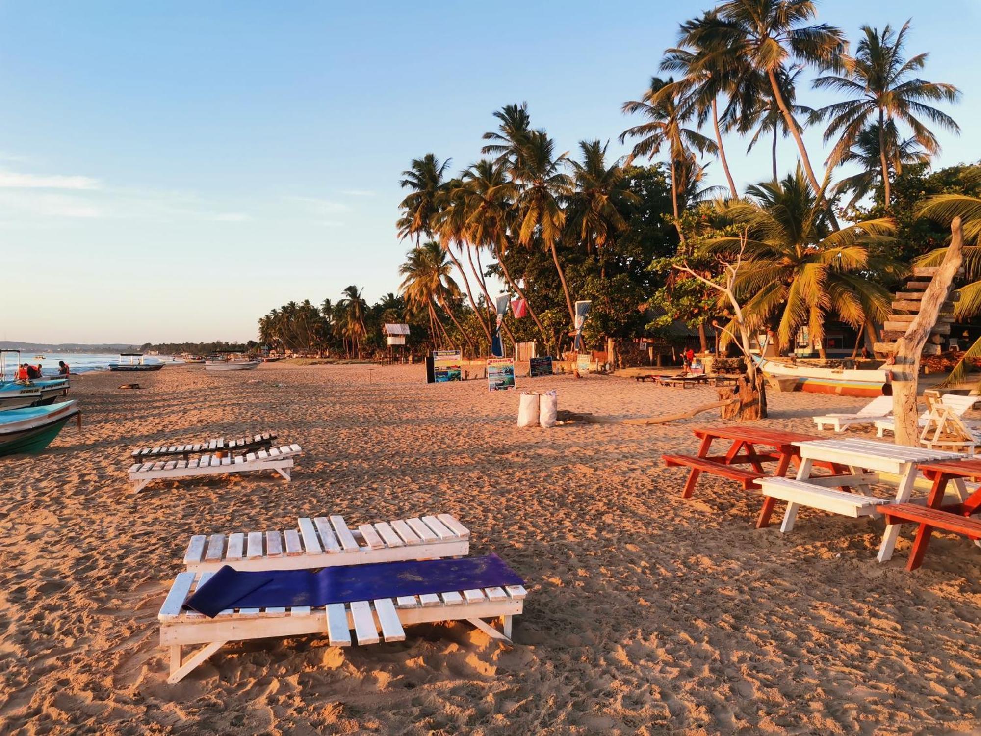 Surf Reef Beach Trincomalee Exterior photo