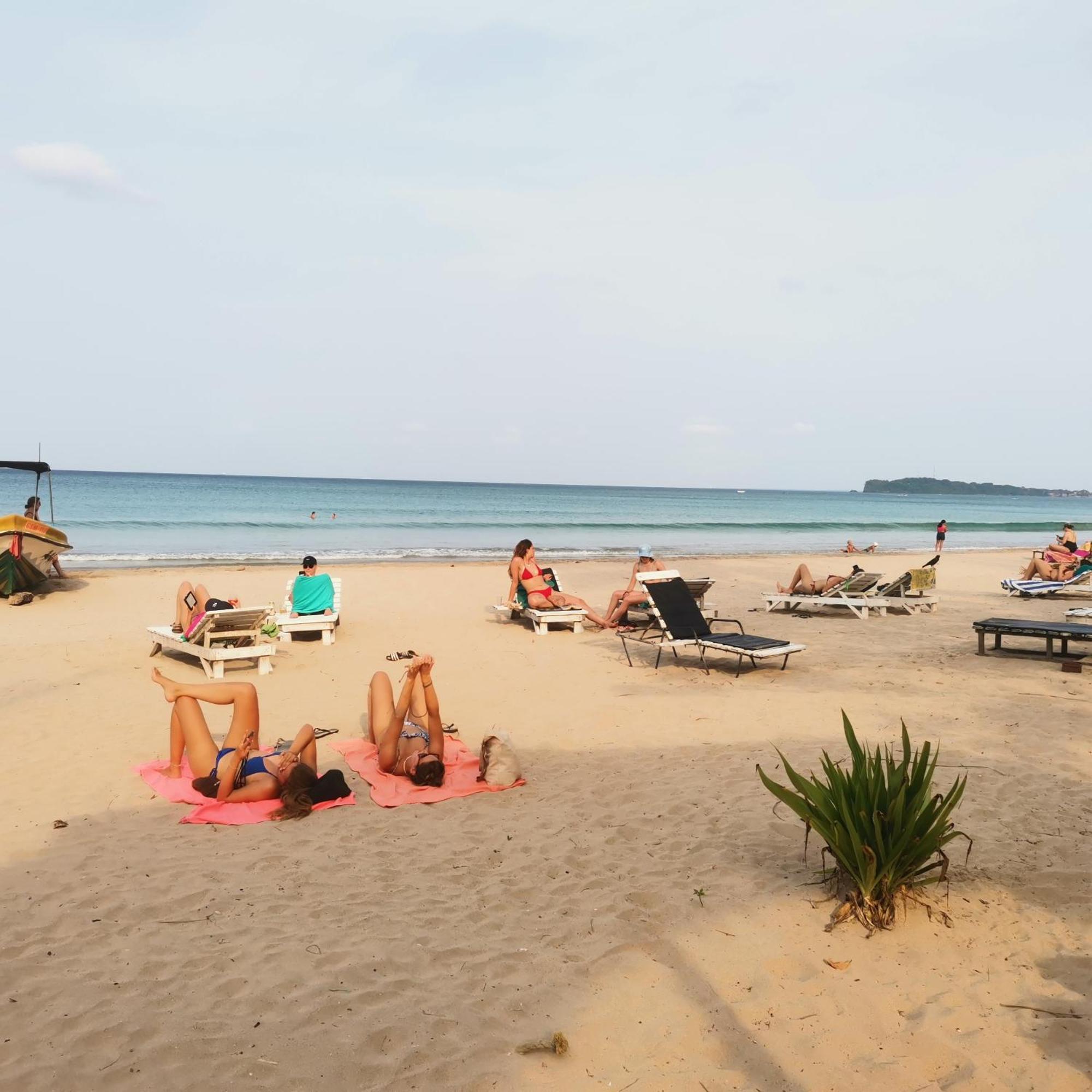 Surf Reef Beach Trincomalee Exterior photo